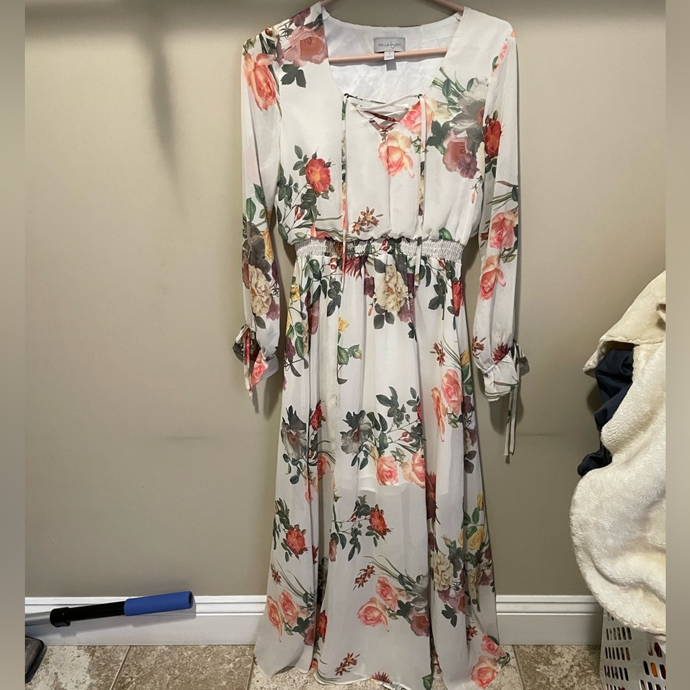 Great dress, has flowers and chest piece